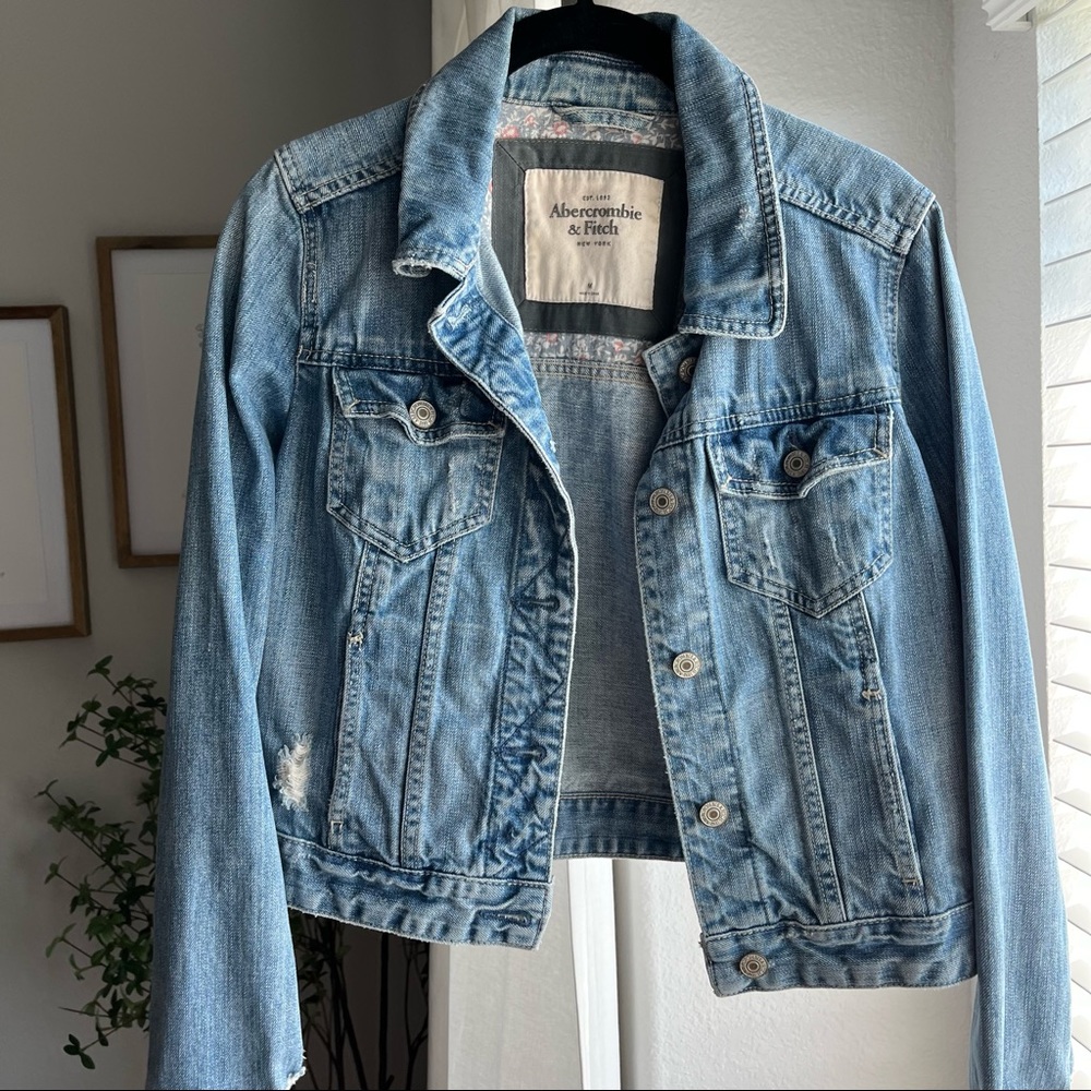 Abercrombie & Fitch Cropped Denim Jacket